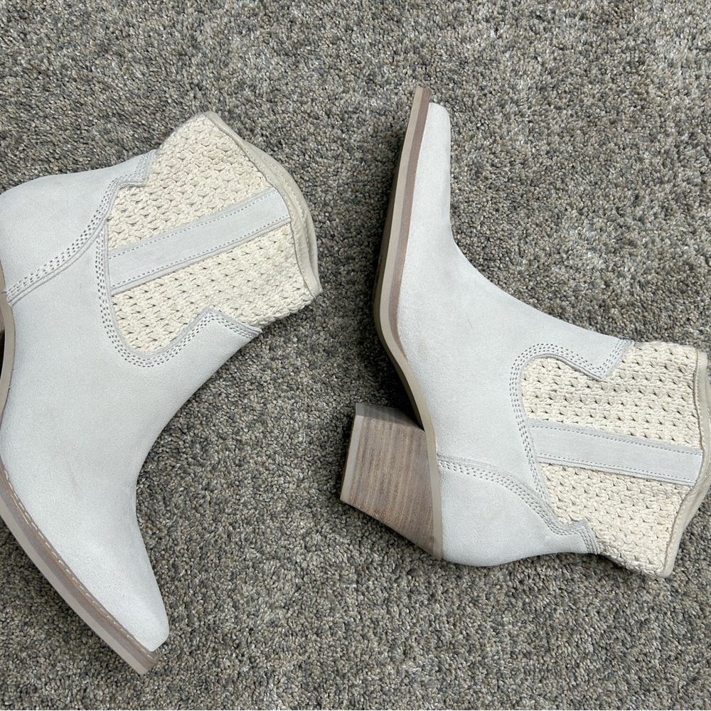 Dolce Vita Cream Suede Woven Ankle Booties – Size 8.5
